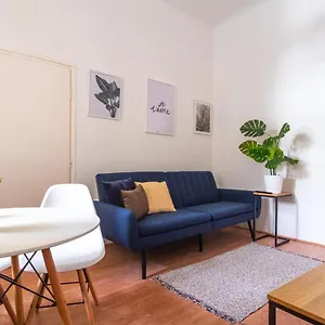 Very Central 1-br Apt With Patio Apartment Budapest