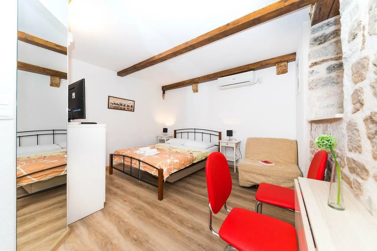 First Vestibul Apartment Split 0*,